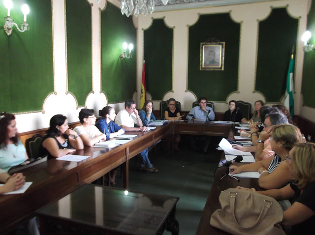 Reunión del Consejo Municipal de Absentismo Escolar en el Ayuntamiento