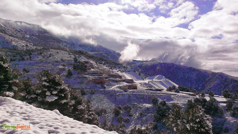 sierra cubierta nieve febrero