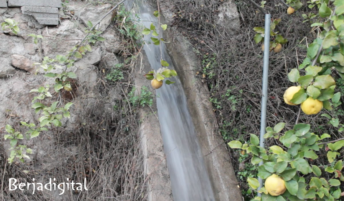 agua hirmes acequia