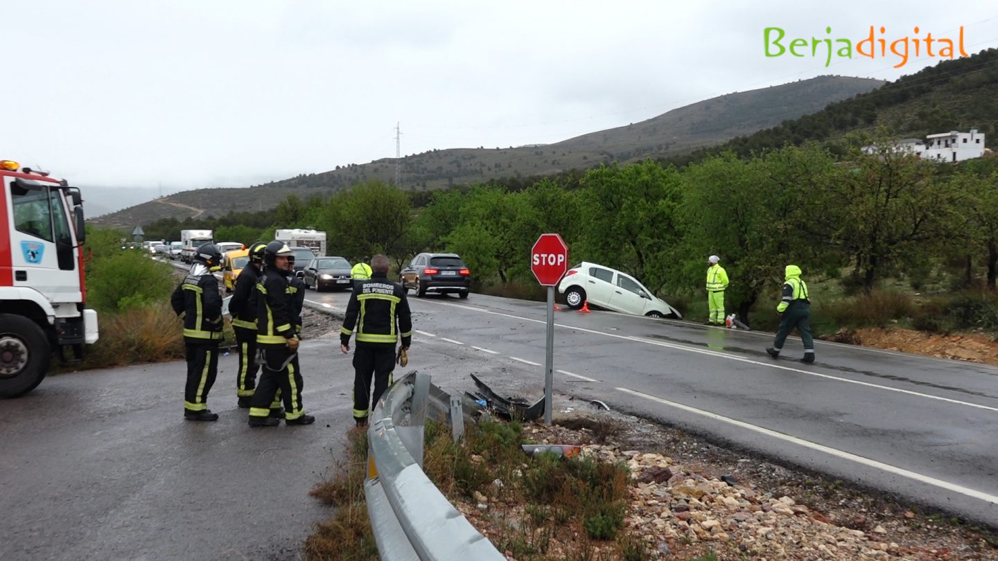 Dos heridos en una colisión frontal en la carretera hacia Alcolea