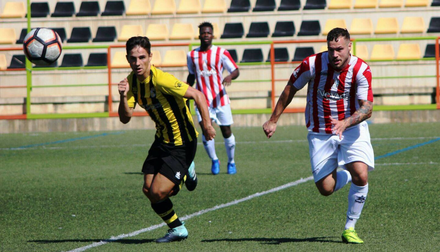 El Berja CF vence al Arenas de Armilla (2-1) tras un gol en el minuto 95