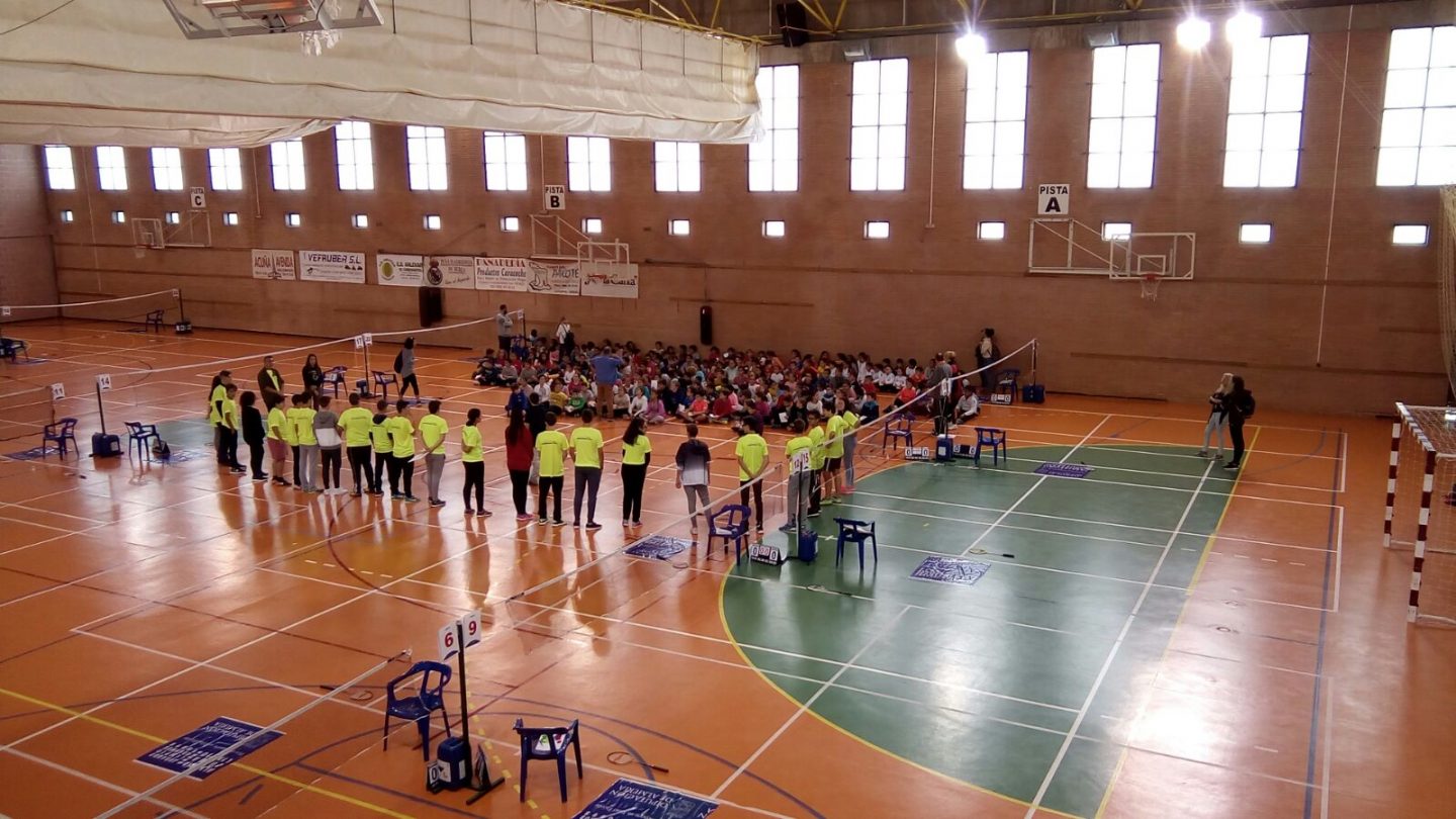 El Pabellón de Berja reúne a 200 niños de toda la provincia en unas jornadas de bádminton