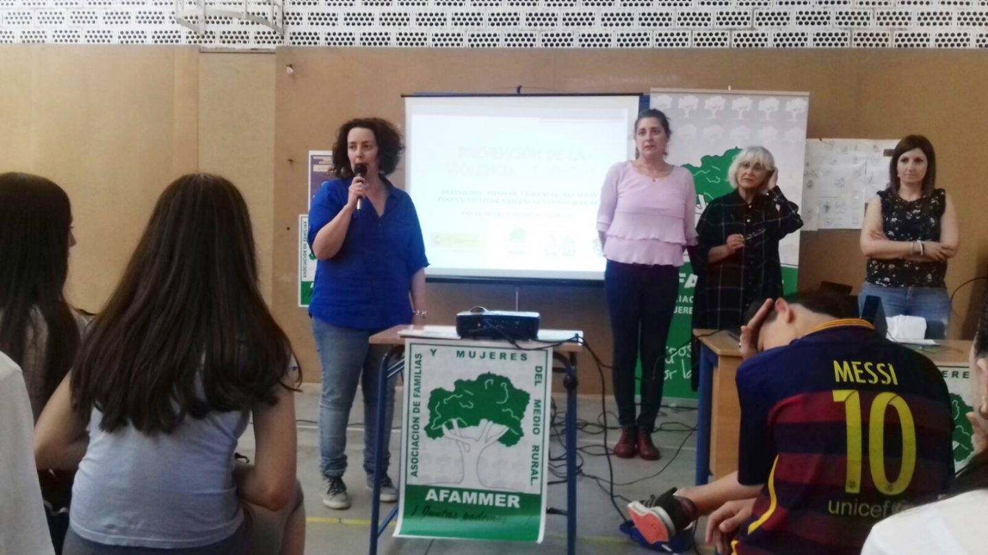 AFAMMER previene contra la violencia de género a los alumnos del IES Villavieja de Berja