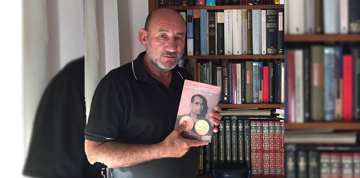 Juan Miguel Maldonado presenta en Berja su primera novela titulada 'La sombra de Hess. Dos caras de una moneda'