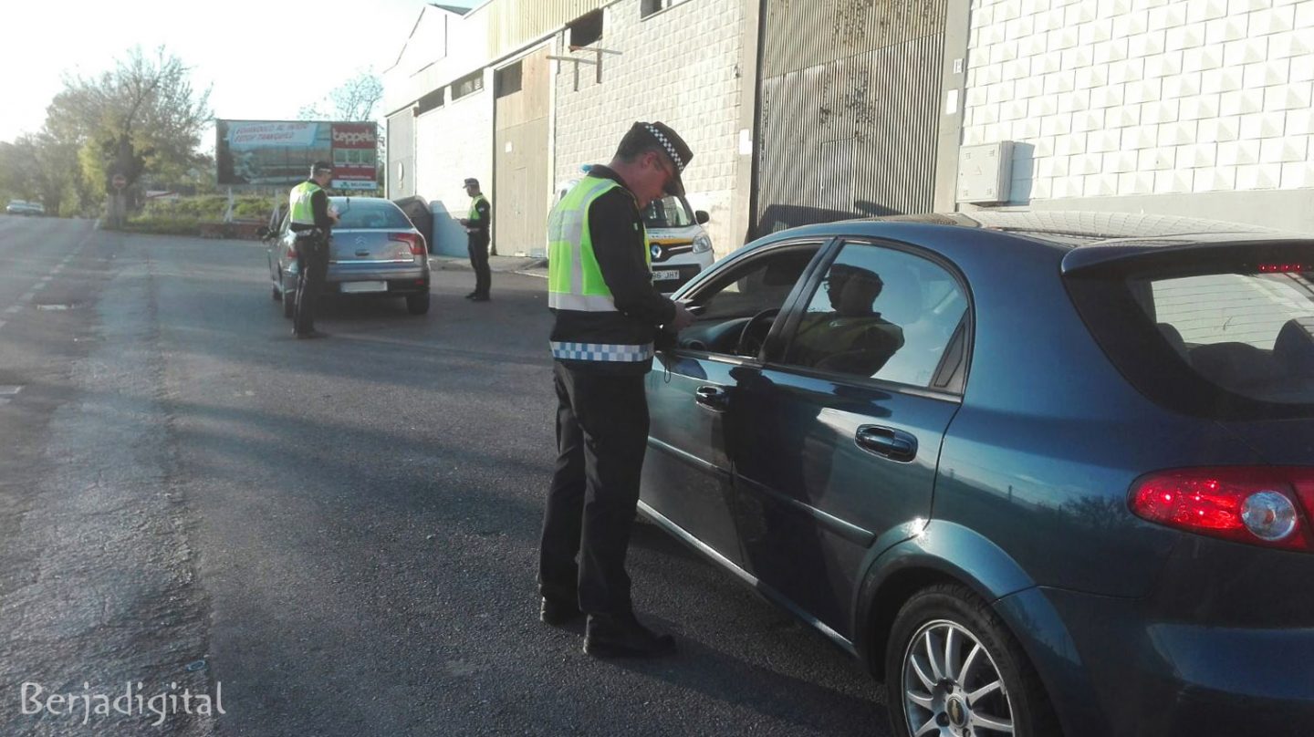 La Policía Local de Berja finaliza la campaña de uso del cinturón con 5 infracciones en una semana