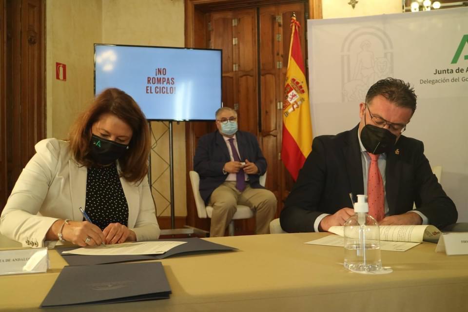 Firma compromiso blanco alcalde de Berja