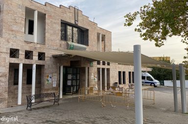 fachada del centro de salud de Berja covid