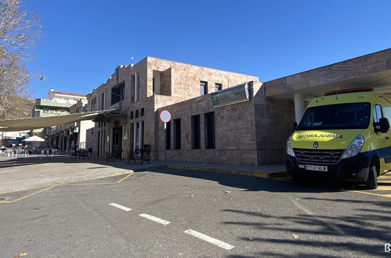 Piden un vigilante de seguridad en el Centro de Salud de Berja tras la reyerta de la madrugada del lunes