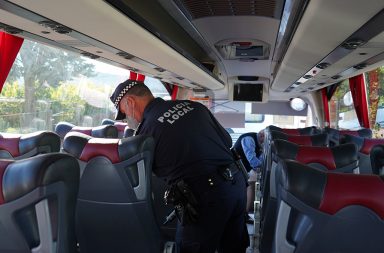 La Policía Local de Berja inspecciona un autobus escolar