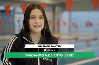 anastasia nadadora piscina de Berja