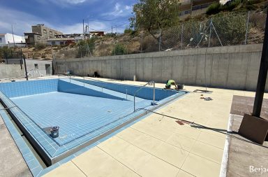 recta final obras piscina Los Cerrillos Berja