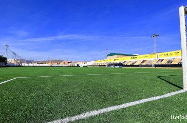 nuevo cesped artificial campo de futbol Berja Salva Sevilla