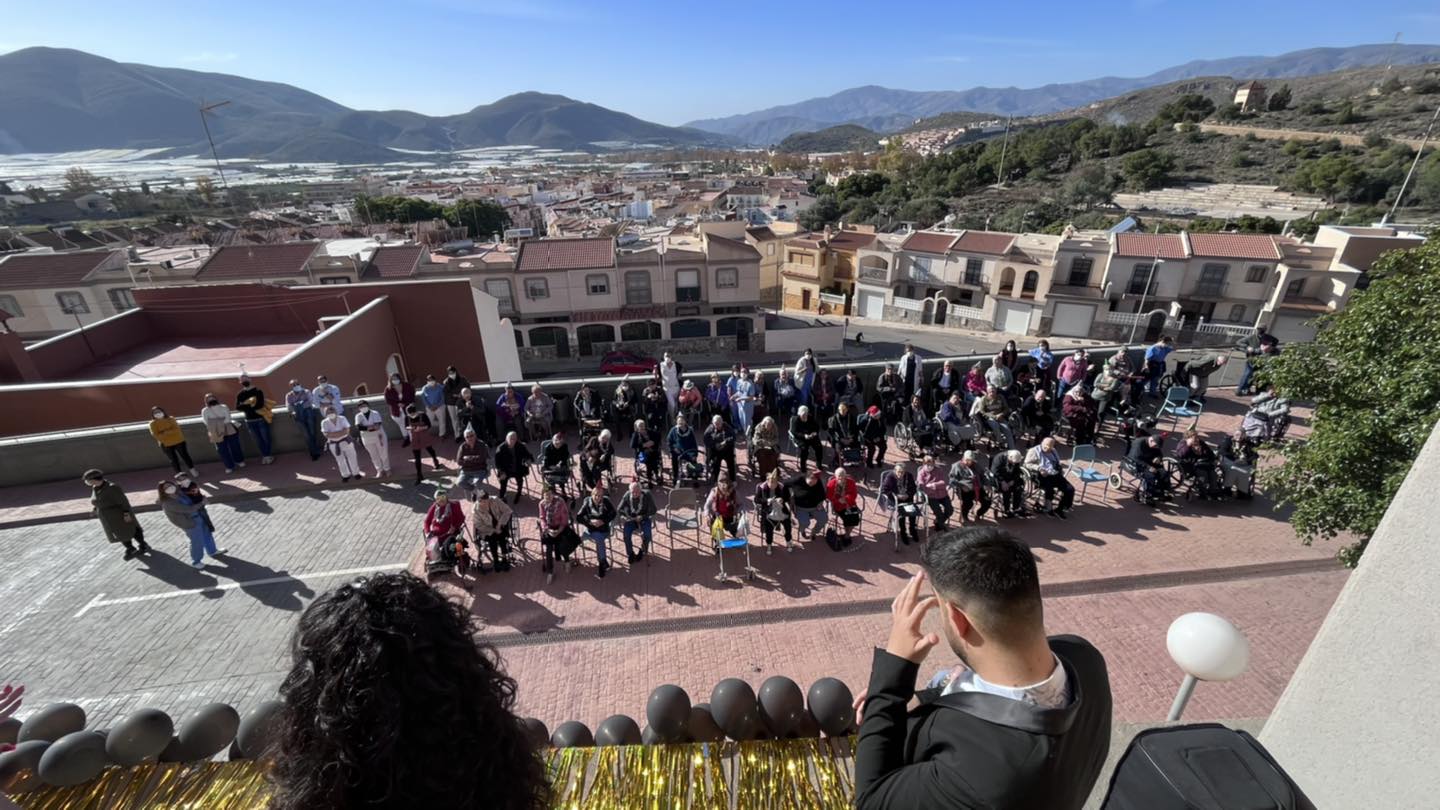 La Residencia de Mayores de Berja se llena de alegría con una intensa programación navideña