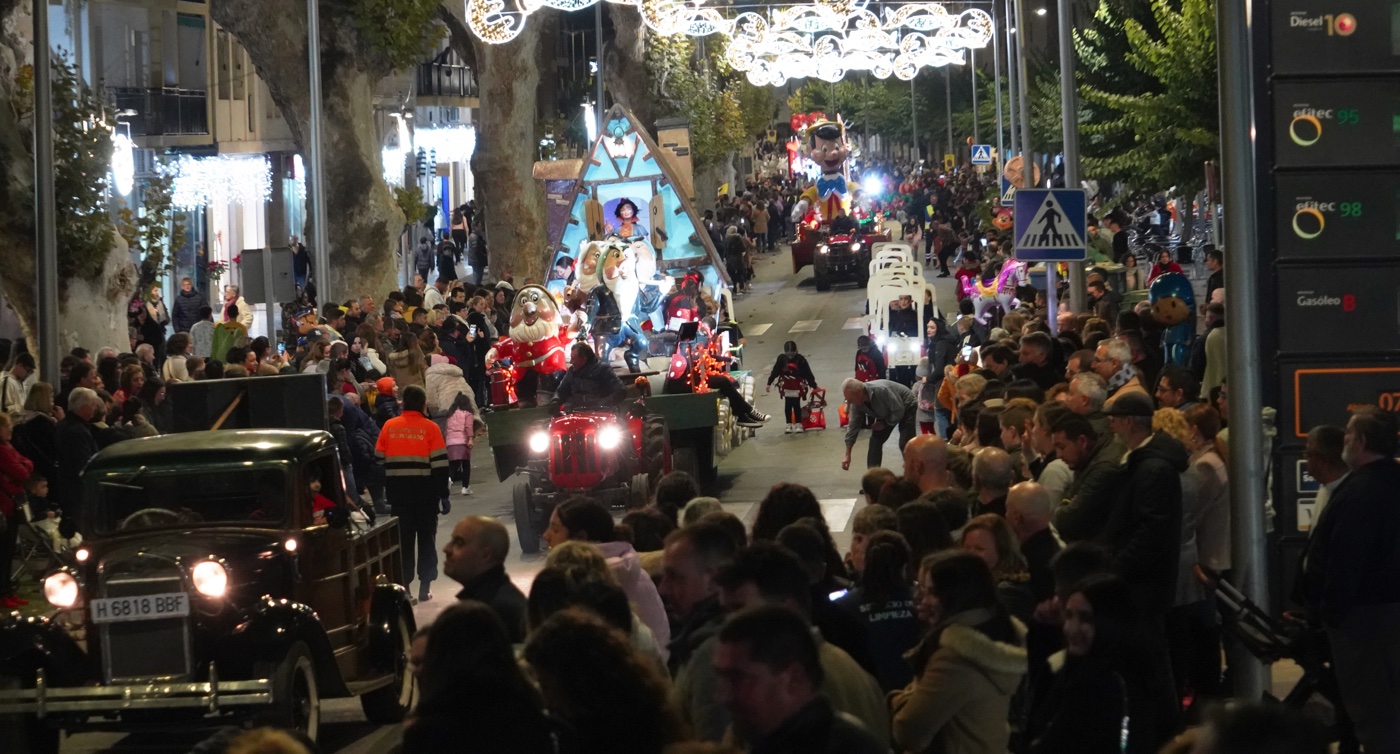 Berja se prepara para la llegada de los Reyes Magos de Oriente este viernes