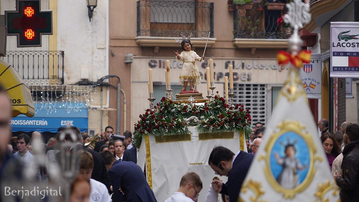 La procesión del Dulce Nombre de Jesús de la Cofradía del Nazareno recorre este domingo las calles de Berja