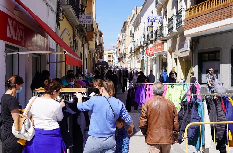 Berja celebra este sábado su Mercado de Saldos con grandes descuentos