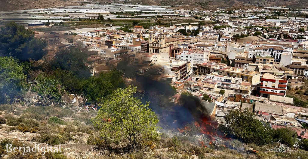 incendio en Cerro Matadero de Berja abril 2023