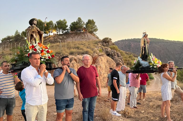 Benínar celebra sus fiestas en honor a la Virgen del Carmen y San Roque los días 15 y 16 de agosto