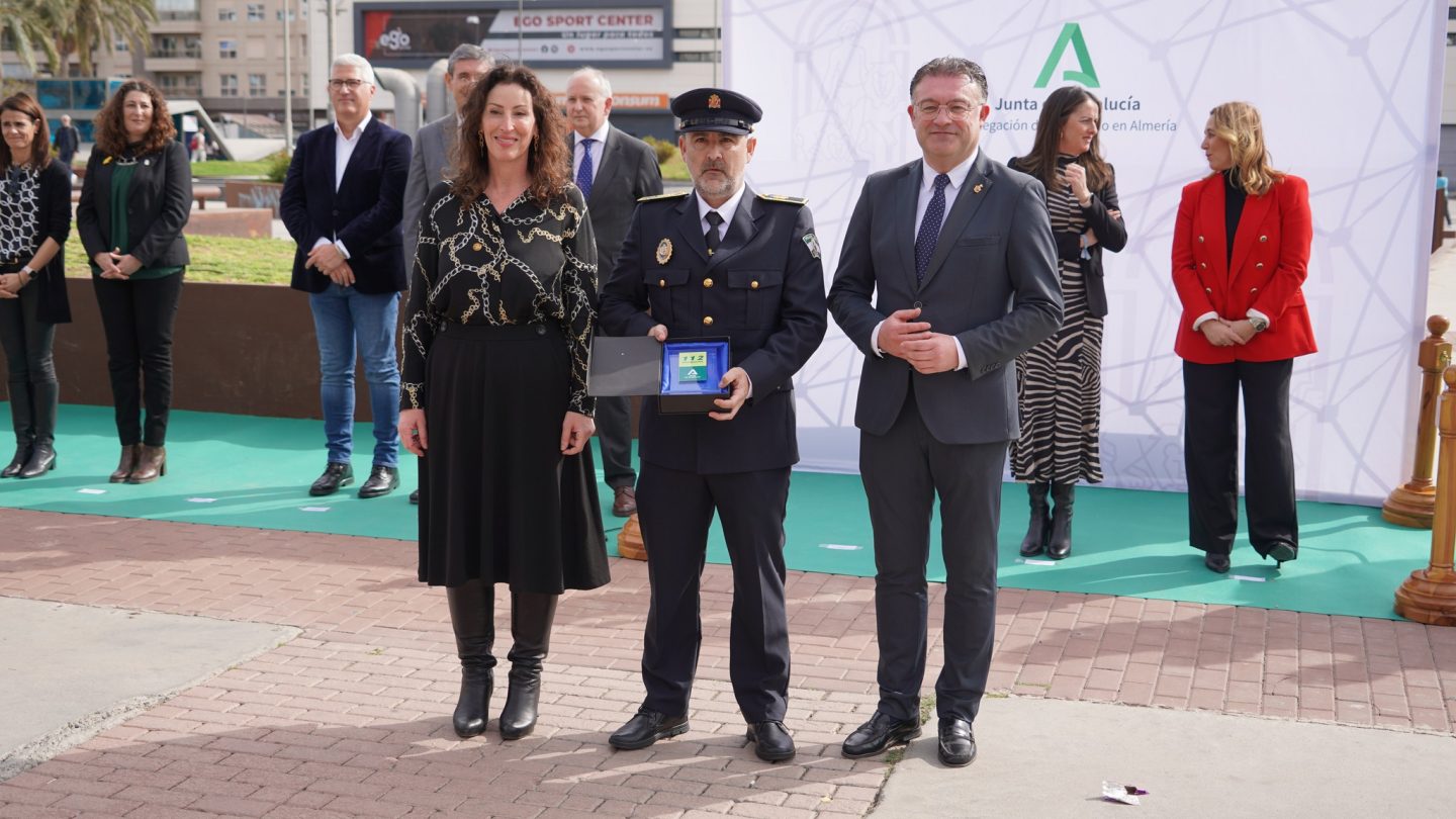La Policía Local de Berja recibe un reconocimiento en el Día Europeo del 112