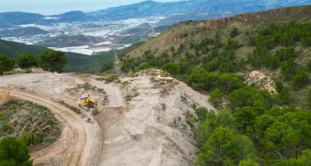 La Junta retira toneladas de lodos abandonados de las Minas de Berja para evitar la contaminación