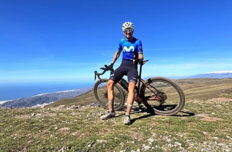 El ciclista Alejandro Valverde vuelve a recorrer la Sierra de Gádor a unos días de participar en La Indomable