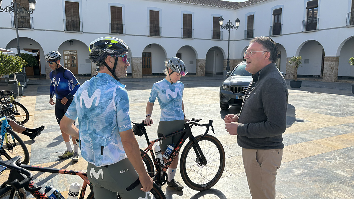 Todo preparado en Berja para la salida de La Indomable UCI Gravel World Series