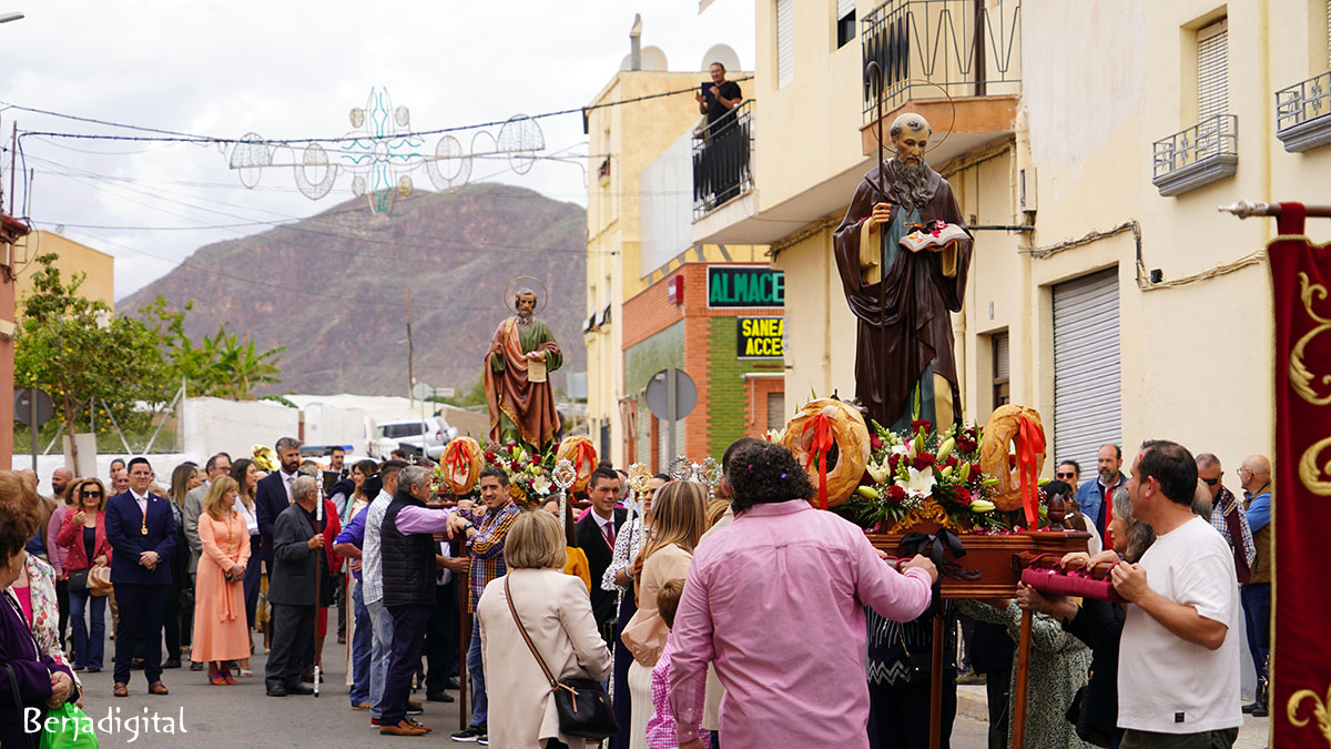 San Marcos y San Antón procesionan por las calles de Berja