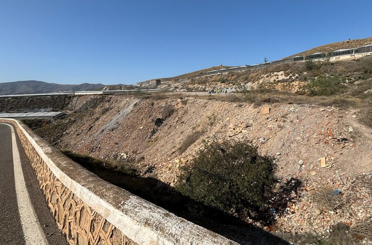 La Junta destina más de dos millones de euros para sellar el vertedero de la carretera de Berja a Benínar