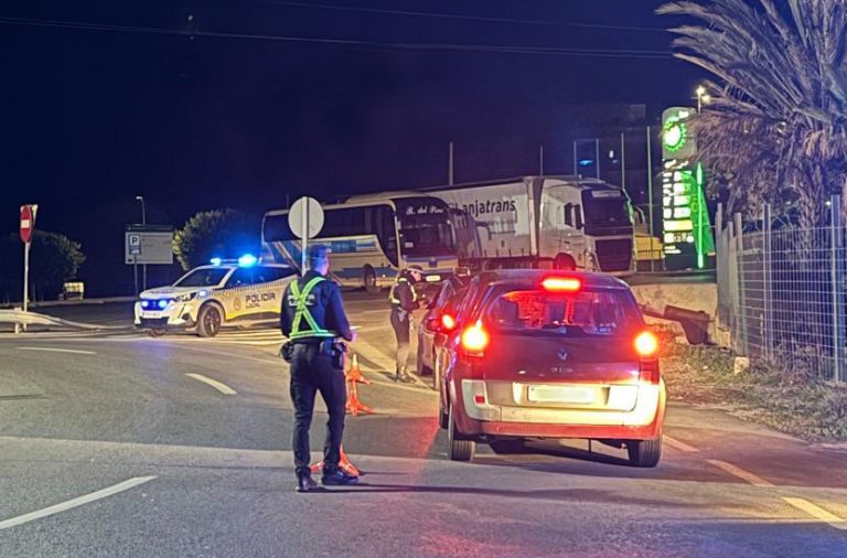 Más de 190 vehículos controlados y diez denuncias en la campaña de la Policía Local de Berja