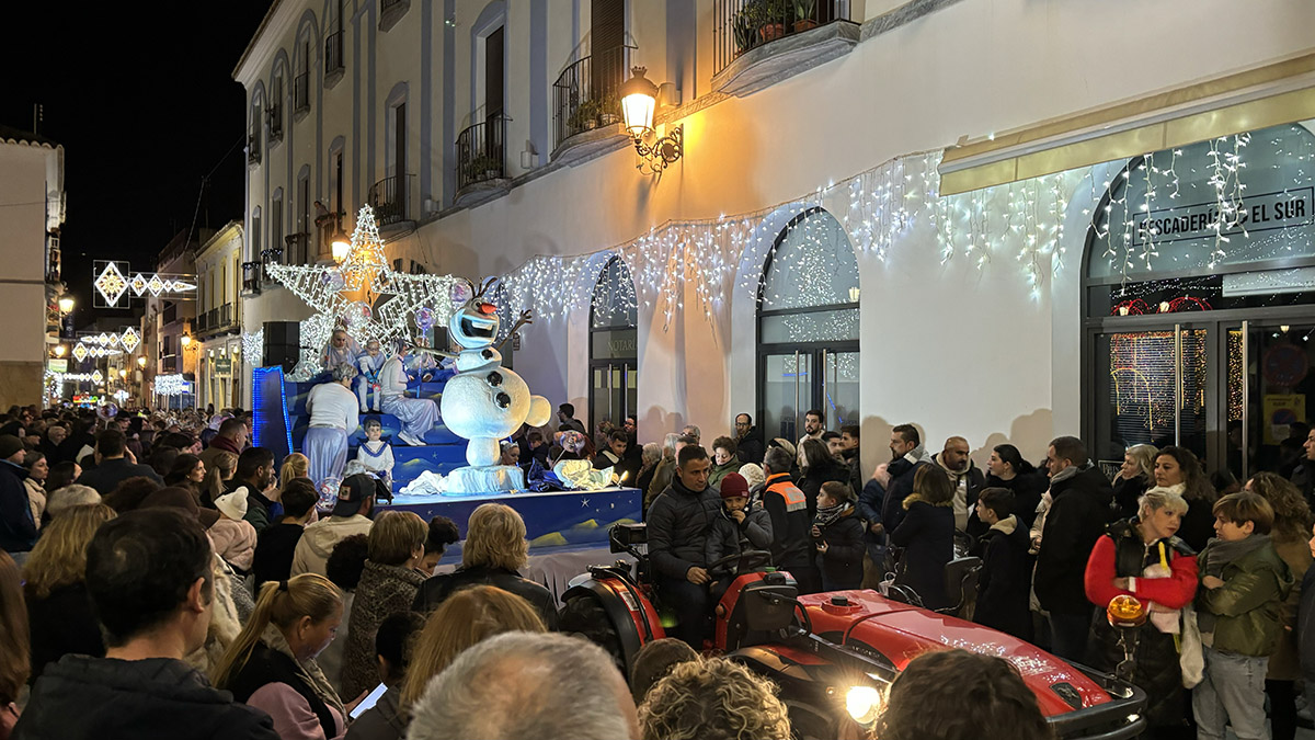 Berja deslumbra en la noche más mágica del año con su Cabalgata de Reyes