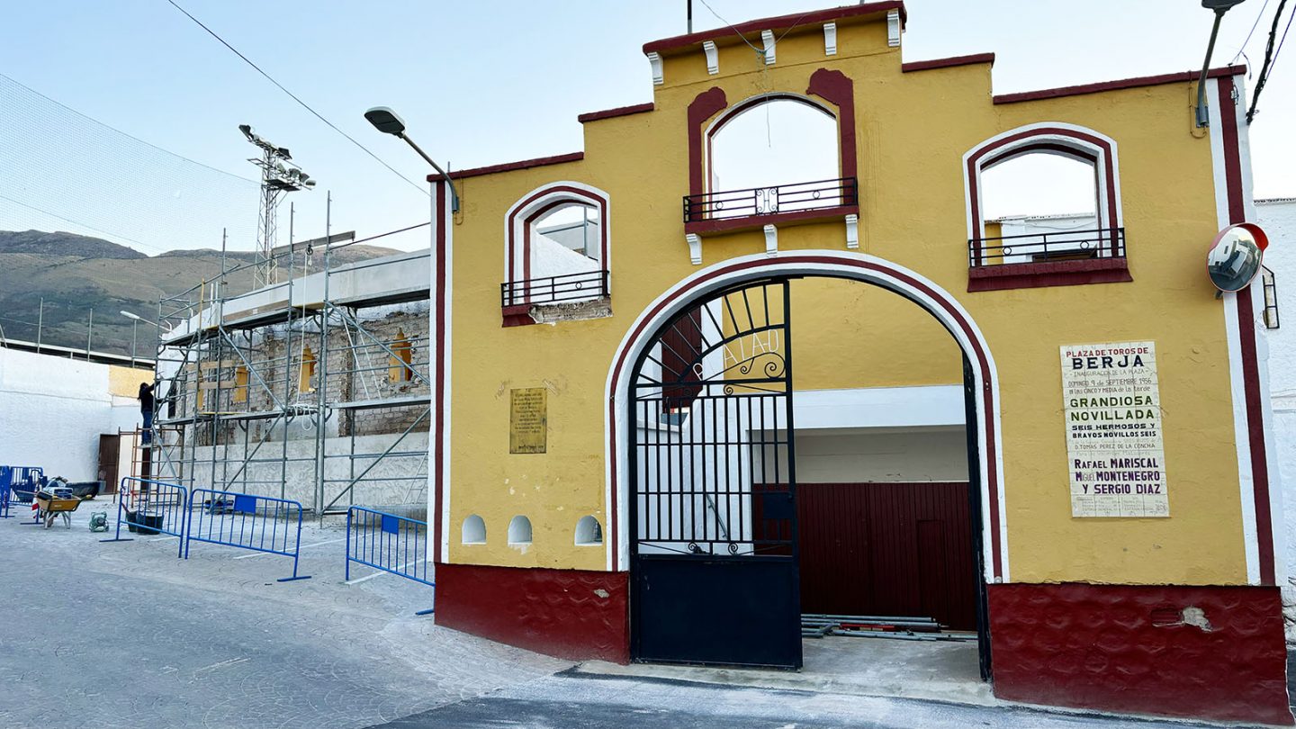 El Ayuntamiento de Berja impulsa la reforma de su histórica Plaza de Toros