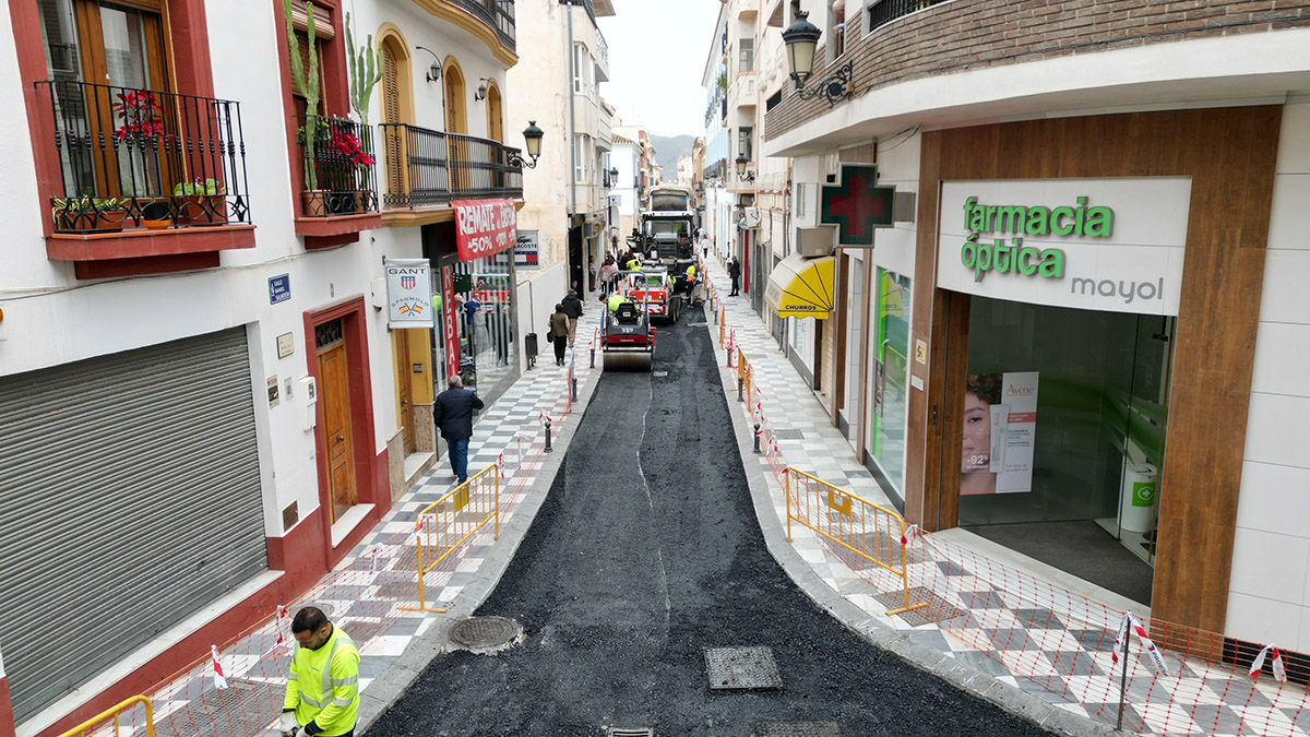 Avanza el asfaltado de la calle Manuel Salmerón de Berja