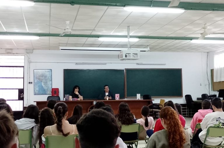 Raúl Quinto protagoniza un encuentro literario con el alumnado del IES Sierra de Gádor