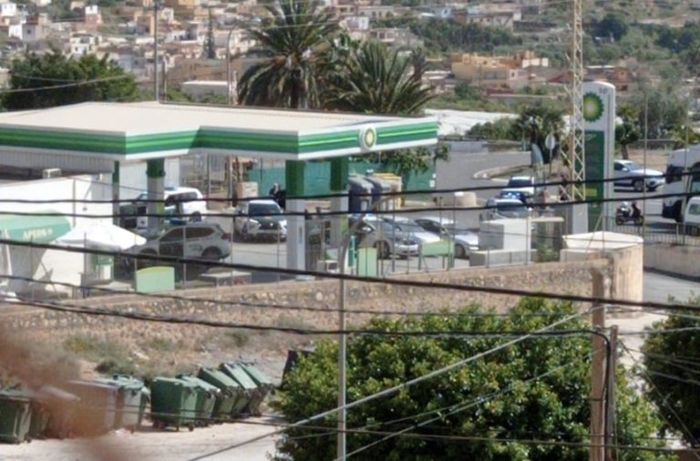 Un muerto y un herido en un tiroteo junto a una gasolinera de Berja