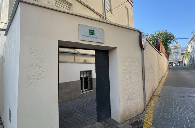 Fachada Escuela de Adultos de Berja