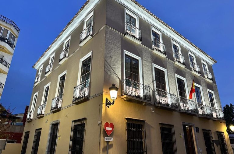 La Casa de la Cultura de Berja luce una nueva iluminación monumental