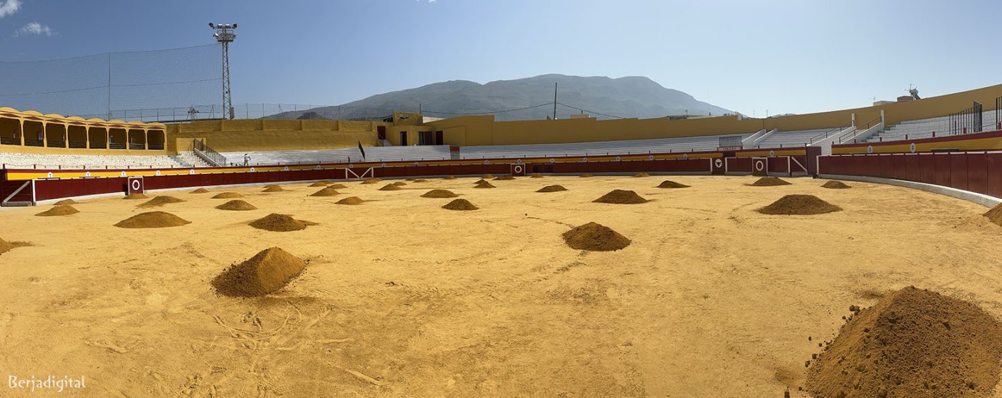 Avanzan a buen ritmo las obras de reforma de la Plaza de Toros de Berja