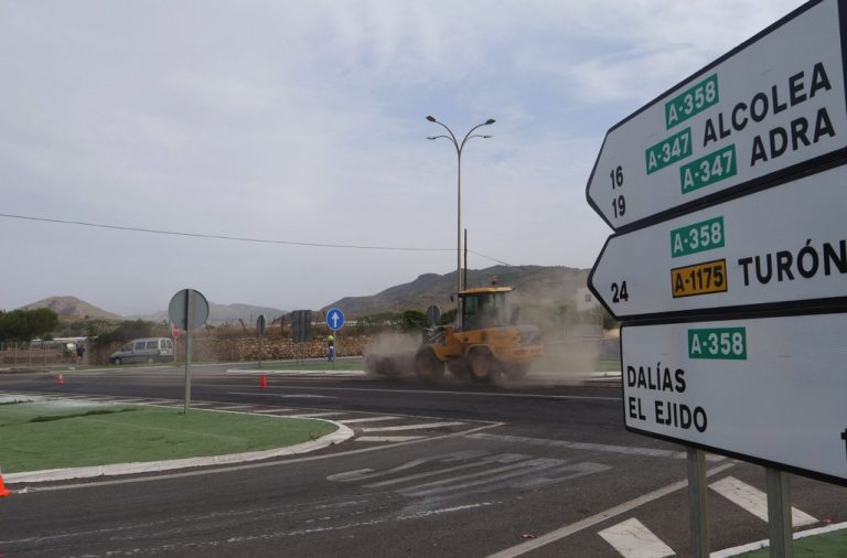 La Junta mejora el firme de la A-358 en Berja asfaltando dos kilómetros de vía