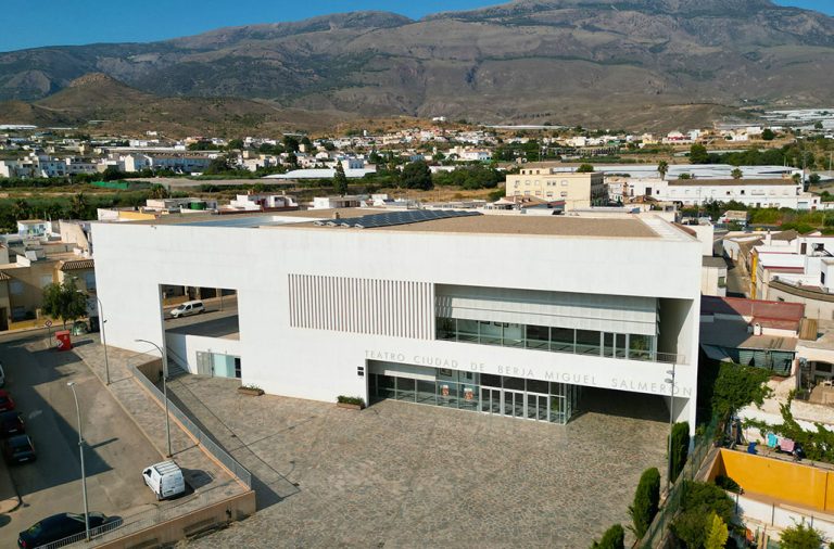 El Ayuntamiento de Berja proyecta este domingo la final de la Eurocopa Femenina en el Teatro