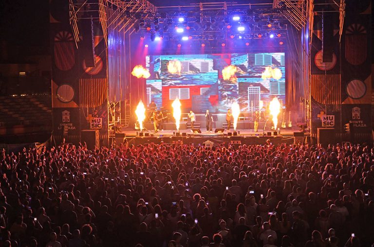 La Plaza de Toros de Berja siente la magia de un espectacular concierto de Luis Fonsi