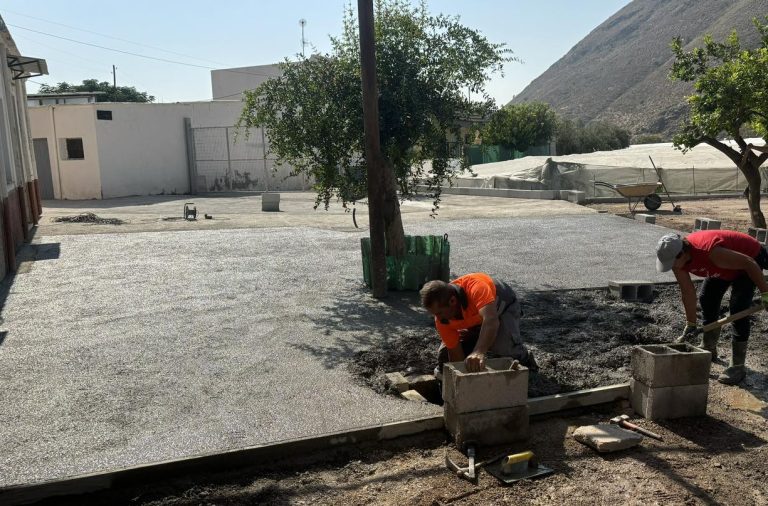 El Ayuntamiento de Berja mejora la zona de Los Torres con la renovación del pavimento