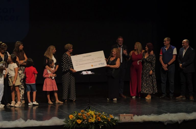 La Gala Berjarte logra un lleno absoluto y dona 1.780 euros a la Asociación Argar