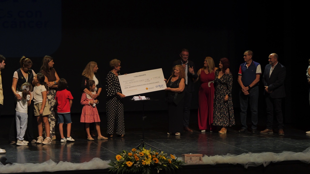 La Gala Berjarte logra un lleno absoluto y dona 1.780 euros a la Asociación Argar