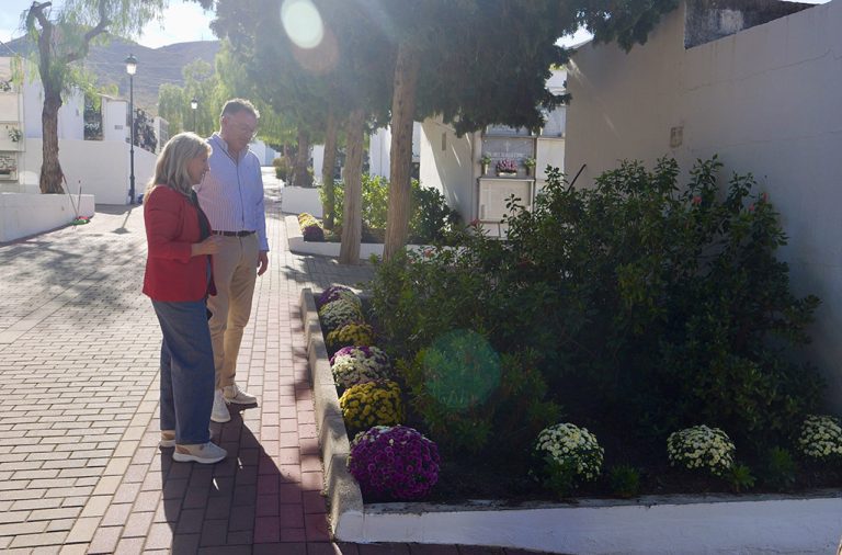 Los Cementerios de Berja y Benínar se preparan para la festividad de Todos los Santos