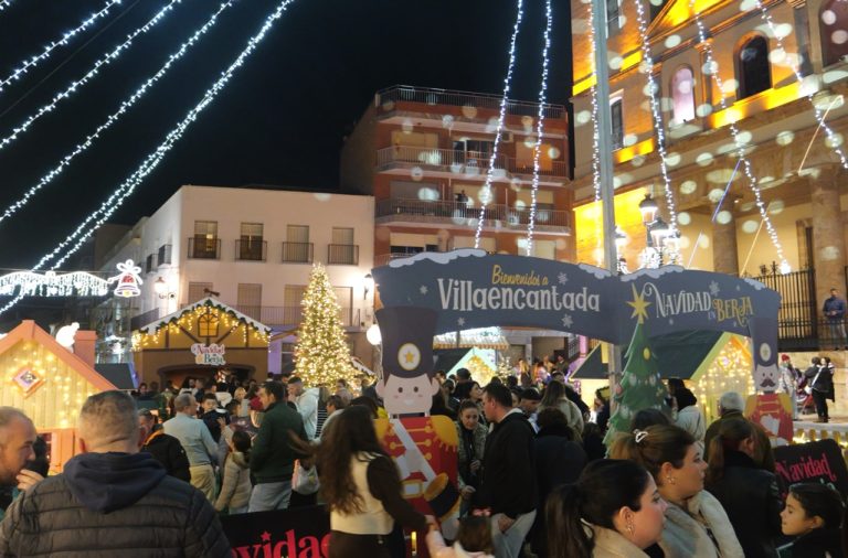 Una noche mágica da inicio a la Navidad en Berja