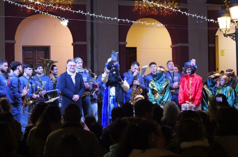 En imágenes: El Heraldo Real llena Berja de ilusión y anuncia la llegada de los Reyes Magos
