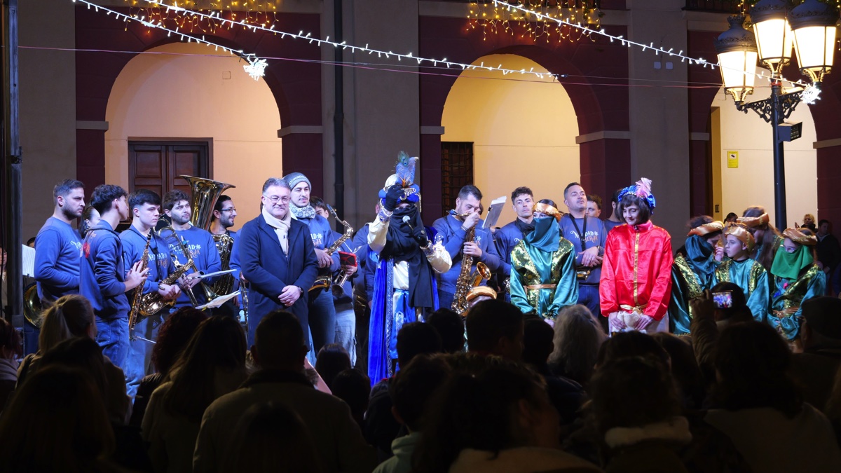 En imágenes: El Heraldo Real llena Berja de ilusión y anuncia la llegada de los Reyes Magos