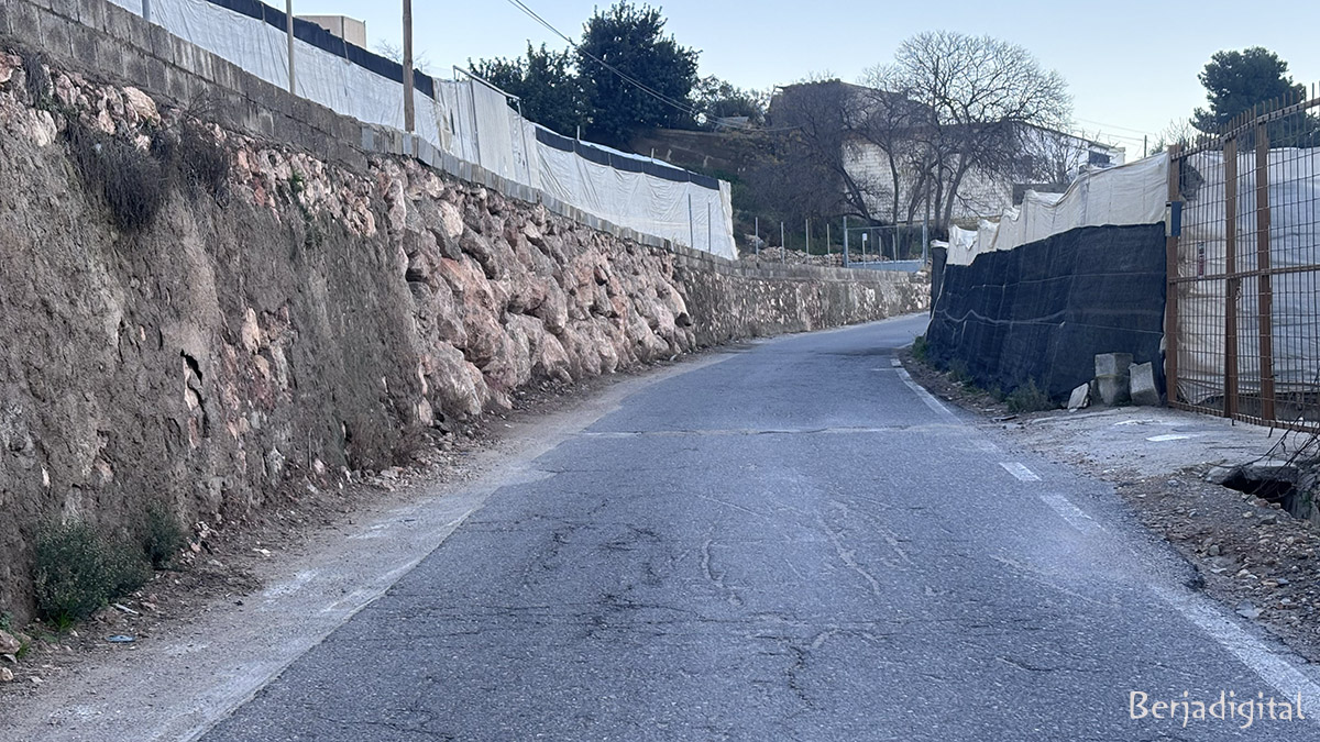 Fircosa asfaltará la carretera entre Berja y Peñarrodada