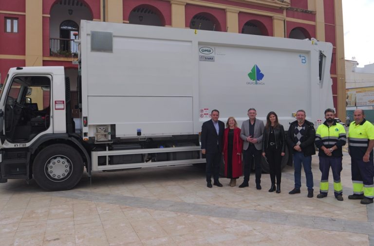 El Servicio Municipal de Limpieza de Berja estrena un camión de recogida de residuos