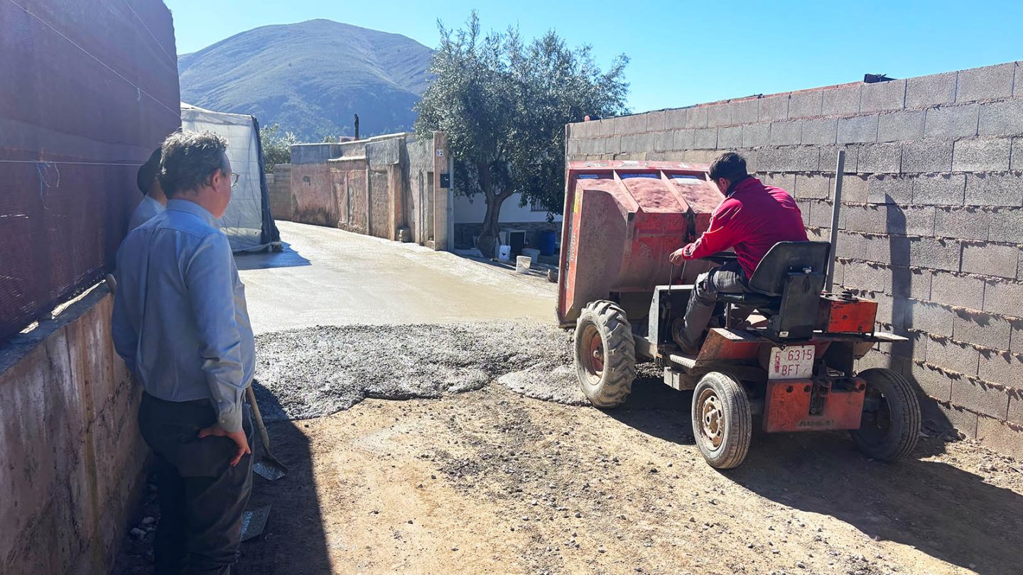 En marcha las obras de hormigonado en el tramo final del Camino de Balerma